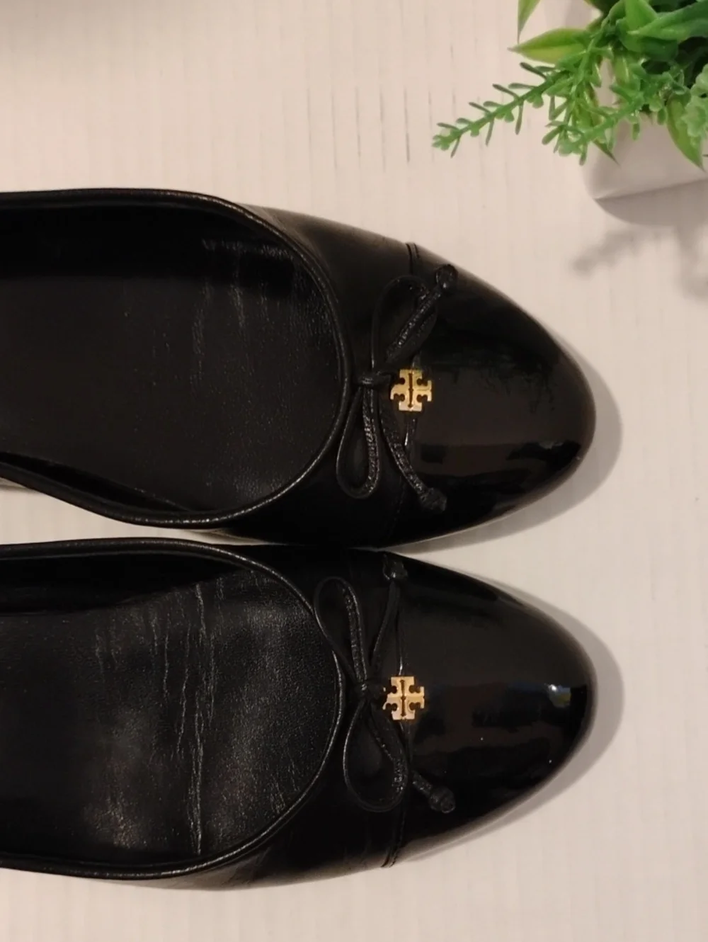 Tory Burch Black Leather Cap Toe Ballet Flats. Black in color. Womens size 8